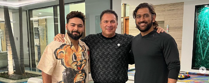 Khabib Coach with MS Dhoni