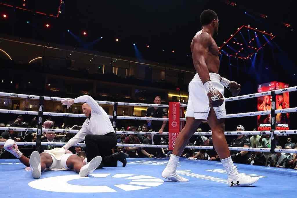 Francis Ngannou getting knocked out cold